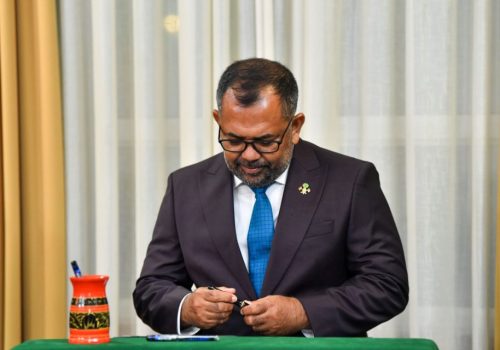 ފިނޭންސް މިނިސްޓަރ މޫސާ ޒަމީރު