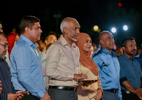 ސަރުކާރުގެ އިލެކްޓްރިކް ޓެކްސީ ލައިންގެ ހިދުމަތް  ރަސްމީކޮށް ރައީސް ފައްޓަވައިދެއްވަނީ -- ފޮޓޯ: ރައީސް އޮފީސް