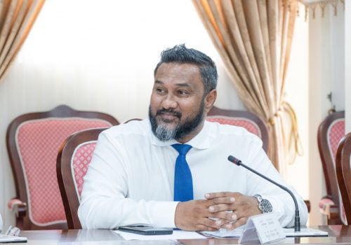 ހިތަދޫ އުތުރު ދާއިރާގެ ޕީއެންސީ މެމްބަރުގެ މަގާމުގައި ހުންނެވި މުހައްމަދު ސިނާނު---- ފޮޓޯ: ސަން