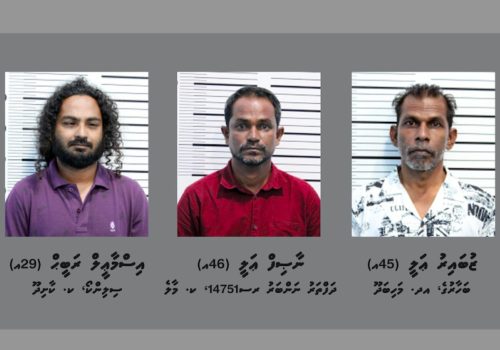 ބަރަހަނާ ފޮޓޯ އާއި ވީޑިއޯ ވިއްކައިގެން ހައްޔަރުކުރި ތިން މީހުން-- ފޮޓޯ: ފޮލިސް