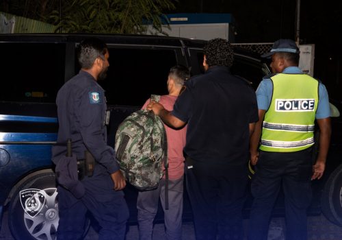 ނުގަވައިދުން އުޅޭ ބިދޭސީން ހޯދުމަށް އިމިގްރޭޝަނުން ކުރަމުންދާ މަސައްކަތުގެ ތެރެއިން: -- ފޮޓޯ/ އިމިގްރޭޝަން