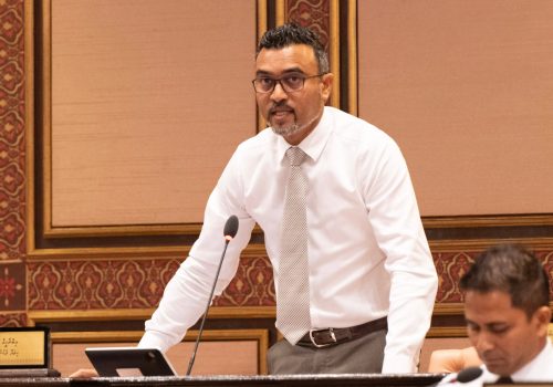 ހިތަދޫ ދެކުނު ދާއިރާގެ މެންބަރު އިބްރާހީމް ނާޒިލް-- ފޮޓޯ: ރައްޔިތުންގެ މަޖިލިސް