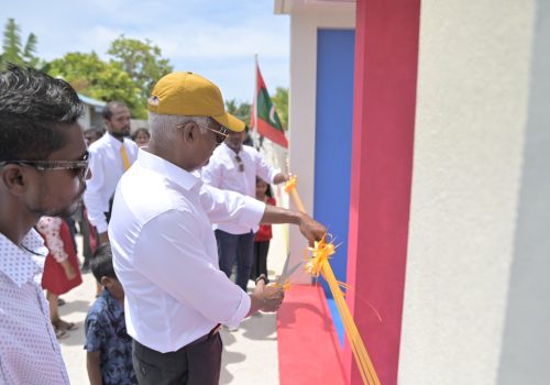 ހއ. ތުރާކުނު ފުޓުބޯޅަދަނޑާއި ކުޑަކުދިންގެ ޕާކު ހުޅުއްވައިދެއްވުން،  ޕޯޓޮ : ރައީސް އޮފީސް