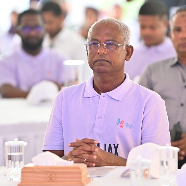 އޯ.ސީ.އެމް-އައި.އޭ.އެކްސް ސަބްމެރިން ކޭބަލް ސިސްޓަމް ރާއްޖެއާ ގުޅައިލުމަށް ބޭއްވި ރަސްމިއްޔާތުގައި ރައީސުލްޖުމްހޫރިއްޔާ ބައިވެރިވެ ވަޑައިގެންނެވުން -- ފޮޓޯ ރައީސް އޮފީސް