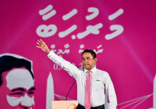 އަބްދުﷲ ޔާމީން -- ފޮޓޯ އެޑިޝަން.އެމްވީ