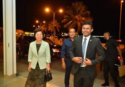 ނައިބު އަލްއުސްތާޛު ޙުސައިން 
 މުޙައްމަދު ލަޠީފް : ފޮޓޯ ރައީސް އޮފީސް