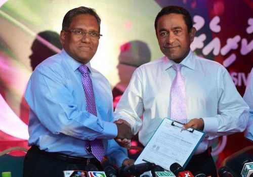 ކުރީގެ ރައީސް އަދި ޕީއެމްގެ ލީޑަރ އަބްދުﷲ ޔާމީން އާޢި ކުރީގެ ރައީސް ޑރ. ވަހީދު ހަސަން މަނިކު -- ފޮޓޯ ފޭސްބުކް