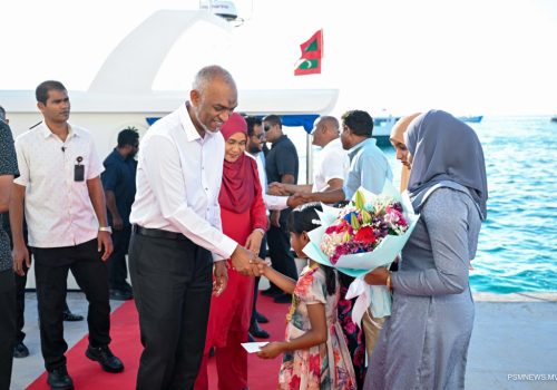 ރަސްދޫއިން ރައީސަށް މަރުހަބާ ދެންނެވުމުގެ ތެރެއިން، ފޮޓޯ: ރައީސް އޮފީސް