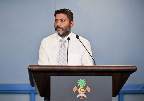 ޕޯޓޮ: ރައީސް އޮފީހުގައި ބޭއްވުނު ނޫސްވެރިންގެ ބައްދަލުވުމުގައި ތެރެއިން  (ރައީސް އޮފީސް)
