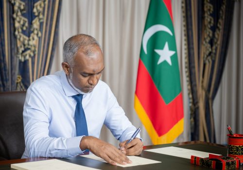 ރައީސުލްޖުމްހޫރިއްޔާ ޑރ. މުހައްމަދު މުއިއްޒު  - ރައީސް އޮފިިސް
