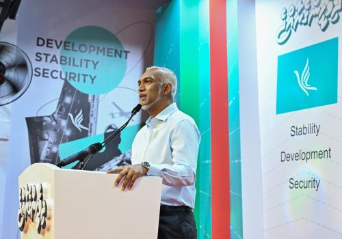 ރައީސުލްޖުމްހޫރިއްޔާ ޑރ. މުޙައްމަދު މުޢިއްޒު - ރައީސް އޮފީސް
