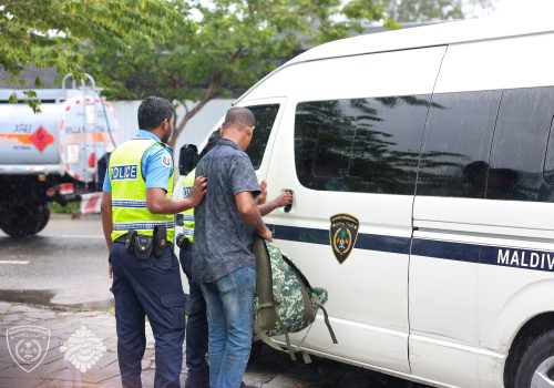 ރާއްޖޭގައި ޤަވާއިދާ ހިލާފަށް އުޅެމުންދިޔަ ބިދޭސީއެއް ހައްޔަރުކުރަނީ -- އިމިގްރޭޝަން