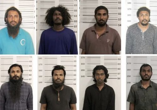 ޓެރަރިޒަމްގެ ތުހުމަތުކޮށް ދައުލަތުން ދައުވާކުރާ މީހުން -- ފޮޓޯ: ފުލުހުން