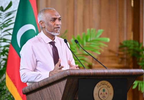 ރައީސުލްޖުމްހޫރިއްޔާ ޑރ. މުހައްމަދު މުއިއްޒު ނޫސްވެރިންނާއި ބައްދަލުކުރައްވަނީ -- ފޮޓޯ: ަރއީސް އޮފީސް