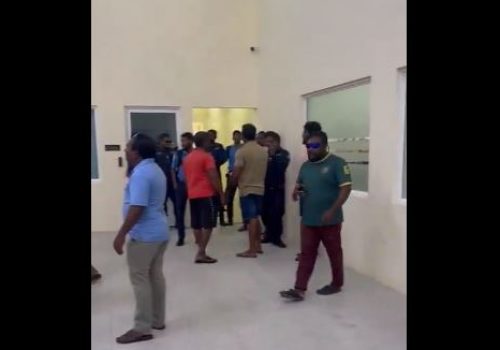 ކޫއްޑޫގައި މަސްވެރިން މުޒާހަރާ ކުރަނީ-- ފޮޓޯ: ސޯޝަލް މީޑިޔާ
