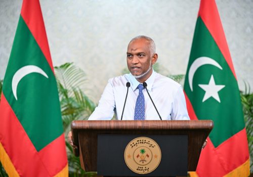 ރައީސުލްޖުމްހޫރިއްޔާ ޑރ. މުހައްމަދު މުއިއްޒު ނޫސްވެރިންނާއި ބައްދަލުކުރައްވަނީ -- ފޮޓޯ: ރައީސް އޮފީސް