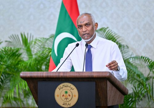 ނޫސްވެރިންގެ ބައްދަލުވުމުގައި ރައީސް ޑރ. މުޙައްމަދު މުޢިއްޒު ވާހަކަފުޅު ދައްކަވަނީ -- ފޮޓޯ: ރައީސް އޮފީސް