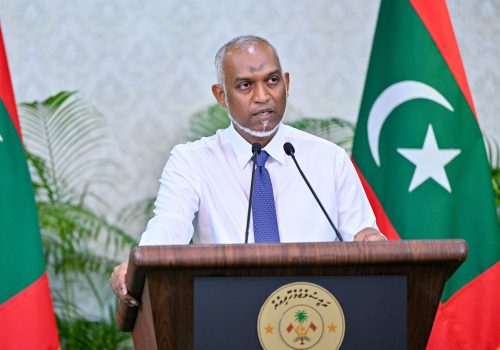 ނޫސްވެރިންގެ ބައްދަލުވުމުގައި ރައީސް ޑރ. މުޙައްމަދު މުޢިއްޒު ވާހަކަފުޅު ދައްކަވަނީ -- ފޮޓޯ: ރައީސް އޮފީސް
