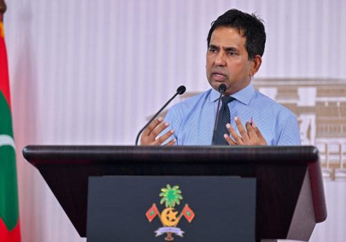 އިޤްތިޞާދީ ތަރައްޤީއާއި ދަތުރުފަތުރާއި ވިޔަފާރިއާއި ބެހޭ ވަޒީރު މުޙައްމަދު ސަޢީދު -- ފޮޓޯ: ރައީސް އޮފީސް
