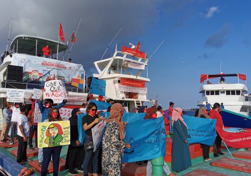 ޓޫރިޒަމް އެމްޕްލޯއީސް އެސޯސިއޭޝަން އޮފް މޯލްޑިވްސް (ޓީމް) އަދި މޯލްޑިވްސް ޓްރޭޑްޔޫނިއަން ކޮންގްރެސް (އެމްޓީޔޫސީ) އާއި ގުޅިފައިވާ ޖަމުއިއްޔާތަކުން މަސައްކަތްތެރިންގެ ދުވަހުގެ ރެލީއެއް --