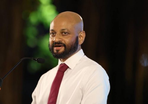 އަހުމަދު ފާރިސް މައުމޫނާއި ރަނިންމޭޓް ޑރ. ސައްތާރުގެ މެނިފެސްޓޯ ލޯންޗްކުރުމުގެ ރަސްމިއްޔާތުގެ ތެރެއިން --