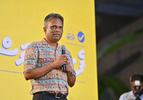 އާދަމް އާޒިމް -- ފޮޓޯ/ އެމްޑީޕީ