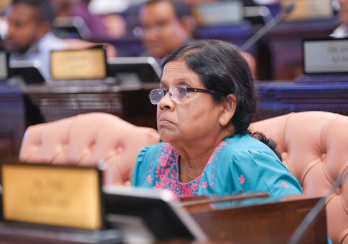 އެމްޕީ އަސްމާ: އޭނާ ޕާޓީން ވަކިކުރަން ނޫޅޭ ކަމަށް ފަލާހު ވިދާޅުވި -- ފޮޓޯ/ މަޖިލިސް