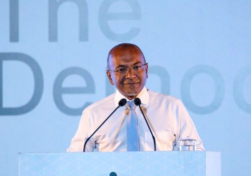 ދަ ޑިމޮކްރެޓްސްގެ ރައީސް ހަސަން ލަތީފް -- ފޮޓޯ: މޯލްޑިވްސް ރިޕަބްލިކް