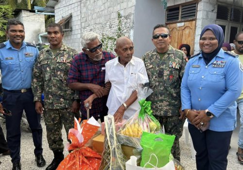 އަލީ ހުސައިން މެދުގައި -- ފޮޓޯ އަވަސް އޮންލައިން