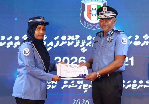 ޖިނާއީ ބޮޑެތި މައްސަލަތައް ތަހުގީގު ކުރި ފުލުސް އޮފިސަރުންގެ އަގުވަޒަން ކުރުން: ފޮޓޯ: ޕޮލިސް