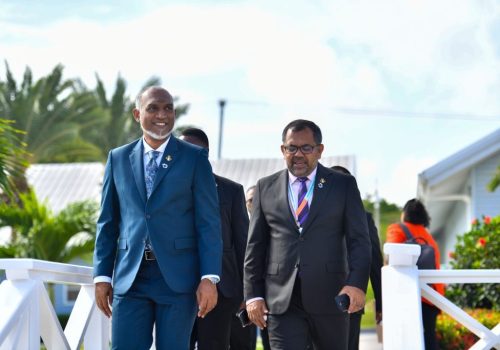 ވ. ރައީސް ޑޜ. މުހައްމަދު މުއިއްޒު، ކ. މާލީ ވަޒީރު މޫސާ ޒަމީރު -- ފޮޓޯ: ސަންގު