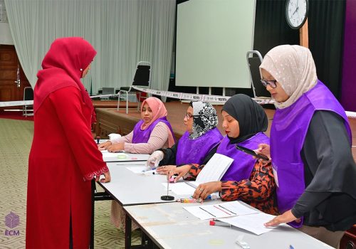 ފޮޓޯ: އިލެކްޝަން ކޮމިޝަން