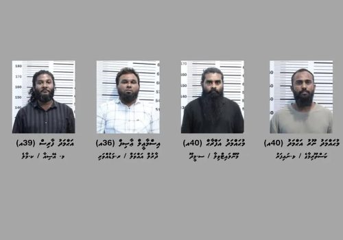 ނަލަހިޔާ ރެސިޑެންސްގެ އެޕާޓްމަންޓަކުން ހަތަރު މިލިއަން ރުފިޔާ ވަގަށް ނެގި މައްސަލައިގެ ތުހުމަތަށް ހައްޔަރުކޮށްފައިވާ މީހުން -- ފޮޓޯ: ފުލުހުން