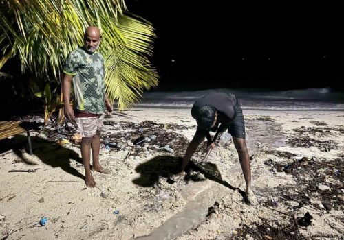 މާފަރު ފެން ހިންދުމުގެ މަސައްކަތް ކުރަނީ-- ފޮޓޯ: އެމްއެންޑީއެފް