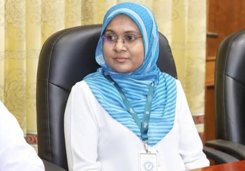 މޯލްޑިވްސް އިންލަންޑް ރެވެނިއު އޮތޯރިޓީ (މީރާ) ގެ ޑެޕިއުޓީ ކޮމިޝަނާ ޖެނެރަލް އޮފް ޓެކްސޭޝަންގެ މަގާމުގައި ހުންނެވި ފާޠިމަތު އަމީޒާ -- ފޮޓޯ: ހުވަދޫ މީޑިއާ