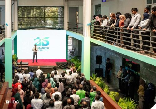 އެޗްޑީސީ މުވައްޒަފުންތަކެއް--