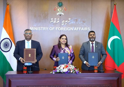 ރާއްޖޭގެ 42 ރަށެއްގައި ފިޓްނަސް އަދި ރެކްރިއޭޝަން ސެންޓަރުތަކަށް ބޭނުންވާ ސާމާނު ހޯދުމާ ގުޅޭ ފަހުމުނާމާގައި ސޮއިކުރުމަށް ބޭއްވި ރަސްމިއްޔާތުގެ ތެރެއިން --