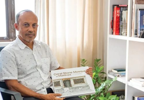 ހައުސިން ޑިވެލޮޕްމެންޓް ކޯޕަރޭޝަން (އެޗްޑީސީ)ގެ މެނޭޖިން ޑިރެކްޓަރަކަށް އައްޔަންކުރެއްވި މުޙައްމަދު މައުރޫފް ޖަމީލް: ފޮޓޯ ފޭސްބުކް
