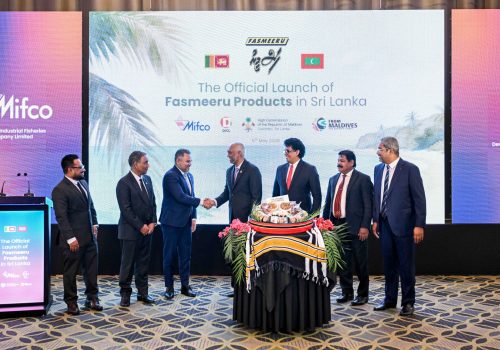 މިފްކޯގެ އުފެއްދުންތައް ސްރީލަންކާގައި އިފްތިތާޙު ކުރުމުގެ ރަސްމިއްޔާތުގެ ތެރެއިން-----ފޮޓޯ:ރައީސް އޮފީސް