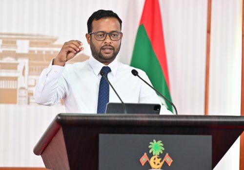 ބިނާރާއި ގެދޮރުވެރިކަމާއި އުމްރާނީ ތަރައްޤީއާ ބެހޭ ވަޒީރު ޑރ. ޢަބްދުﷲ މުއްޠަލިބް----ފޮޓޯ:ސަން