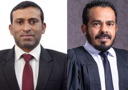 ކަނާތް ފަރާތުގައި: ހައިކޯޓުގެ އިސްފަނޑިޔާރުގެ މަގާމަށް އައްޔަނުކުރެއްވި ފަނޑިޔާރު ޢަބްދުﷲ ޖަމީލް މޫސާ / 

ވައަތް ފަރާތުގައި: ފެމިލީ ކޯޓުގެ އިސް ޤާޒީގެ މަގާމަށް އައްޔަނުކުރެއްވި އަލްއުސްތާޛު ޢަބްދުﷲ ނަޝީދު