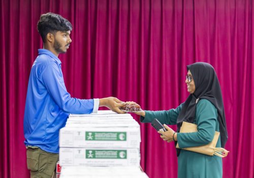 ސައުދީން ރާއްޖެއަށް ހަދިޔާކުރި ކަދުރު ބެހުމުގެ މަސައްކަތް ކުރިއަށް ދަނީ -- ފޮޓޯ: އިސްލާމިކް މިނިސްޓްރީ