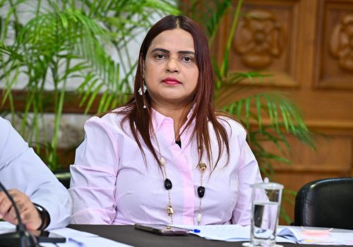 ފޮރިން މިނިސްޓަރު އިރުތިޝާމް އާދަމް
