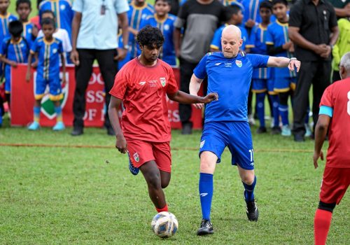 ފޮޓޯއިން ފެންނަނީ އުމައިރު އަދި ޖިއާނީ އިންފަންޓީނޯ - ރައީސް އޮފީސް