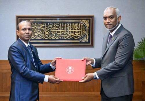 ޖުޑީޝަލް ސާވިސް ކޮމިޝަނުގެ މެންބަރުކަމަށް އަލީ ނަސީރު ގާސިމް އައްޔަންކުރެއްވުން -- ފޮޓޯ: ރައީސް އޮފީސް